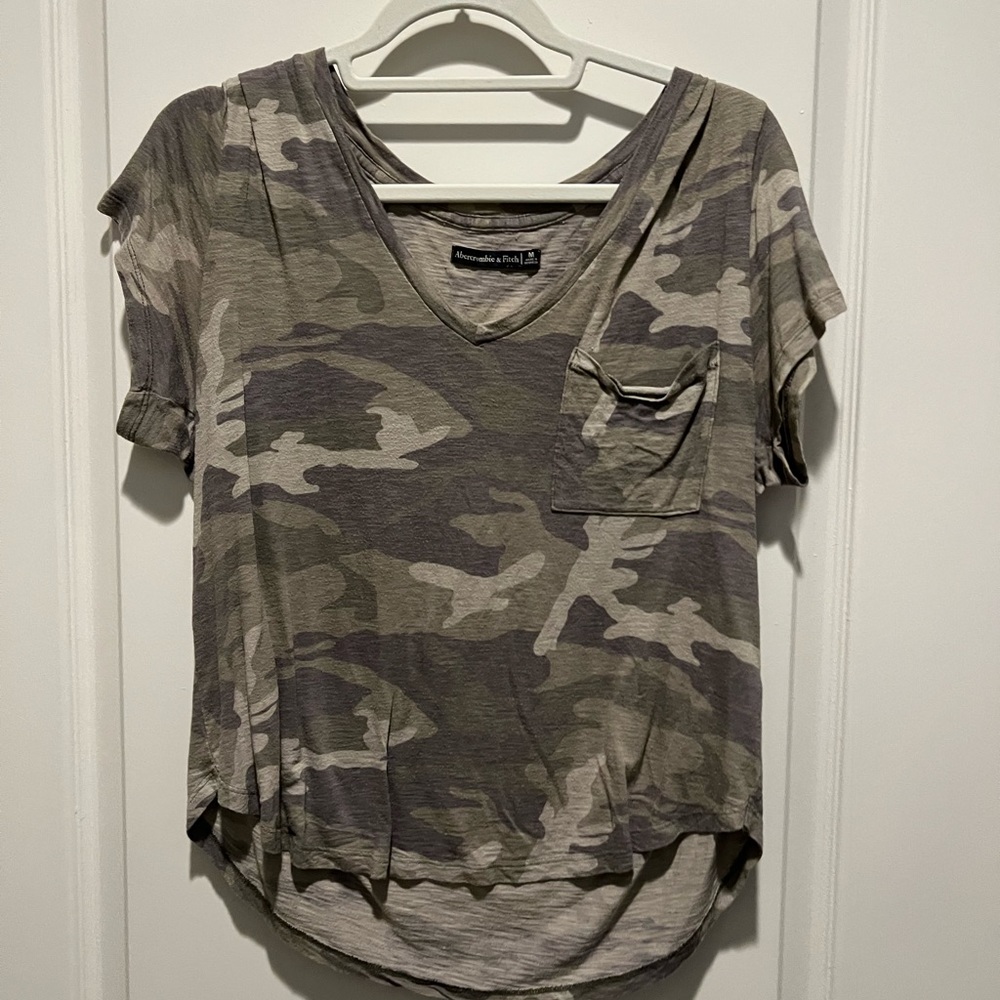 Abercrombie & Fitch camp v-neck, size M